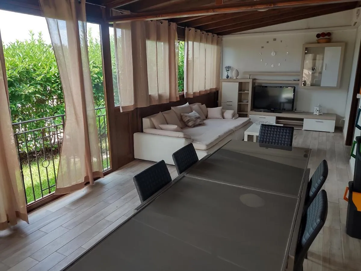 Casa Vacanze Villa Pomelia Campofelice Di Roccella Italy